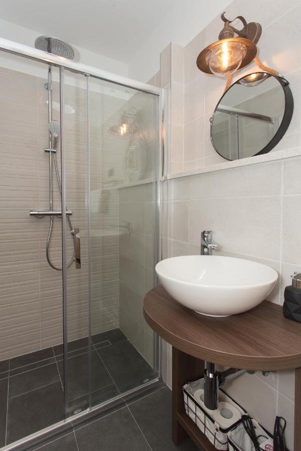 Amaizing Apartment Near Airport Kastel Stafilic Exterior photo