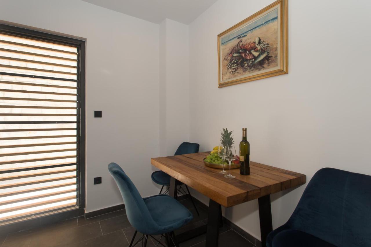Amaizing Apartment Near Airport Kastel Stafilic Exterior photo