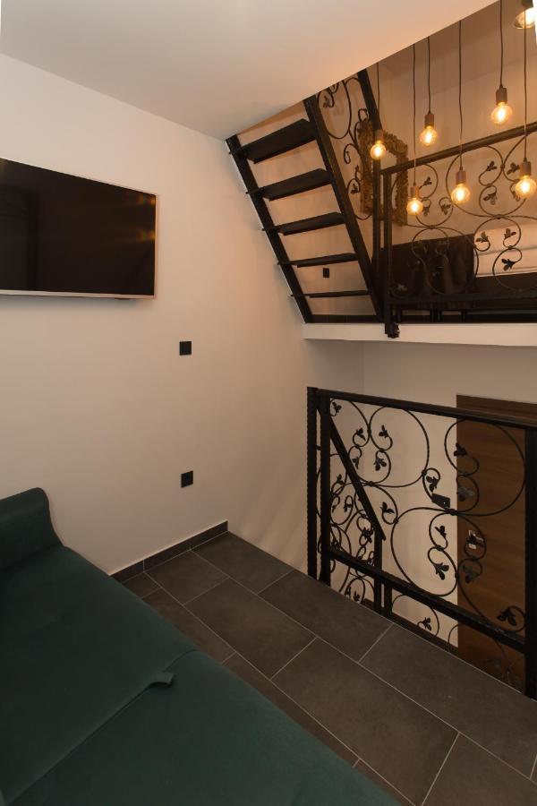 Amaizing Apartment Near Airport Kastel Stafilic Exterior photo